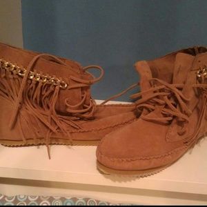 Fringe moccasins